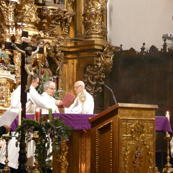 El obispo preside la vigilia de la Inmaculada en la iglesia de San Torcuato