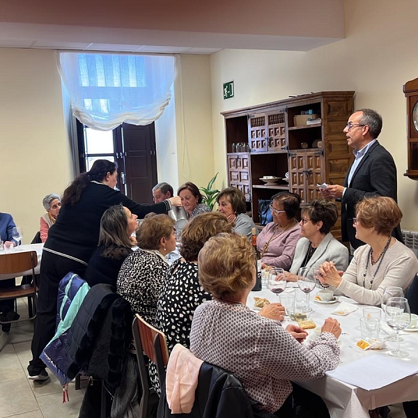 Profesores de religión celebran un día de formación y convivencia con sus compañeros jubilados