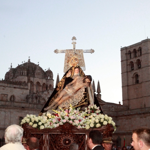 Procesión de Nuestra Madre coronada