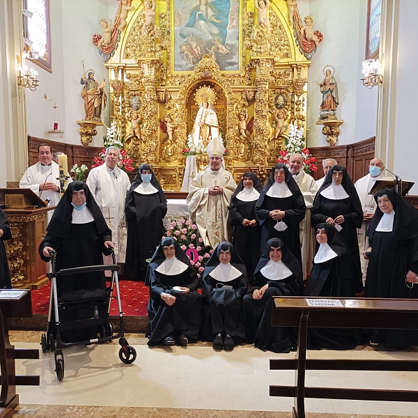 El obispo celebra el 50º aniversario de las Hermanitas