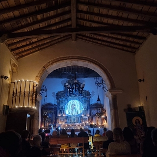 Noche de luz y esperanza frente al desastre de los incendios