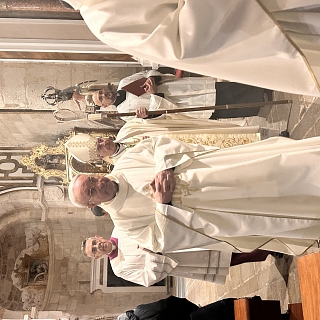 La iglesia de San Ildefonso acoge la Misa del Gallo con una llamada a la esperanza cristiana