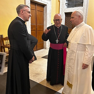 Audiencia general y besamanos con el Santo Padre