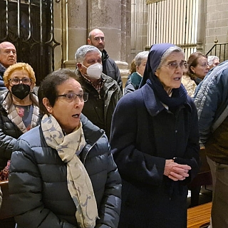 La catedral se llena para despedir a Benedicto XVI