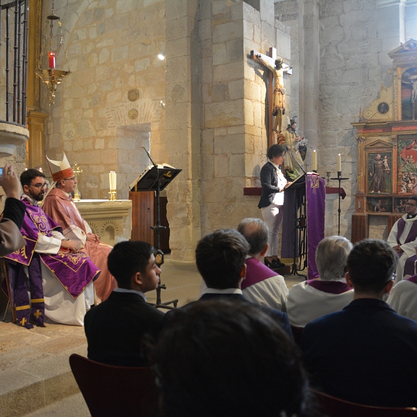 Enrique Alonso y Víctor Jambrina celebran el rito de admisión a las sagradas órdenes