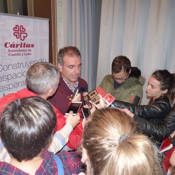 Conferencia de Sebastián Mora