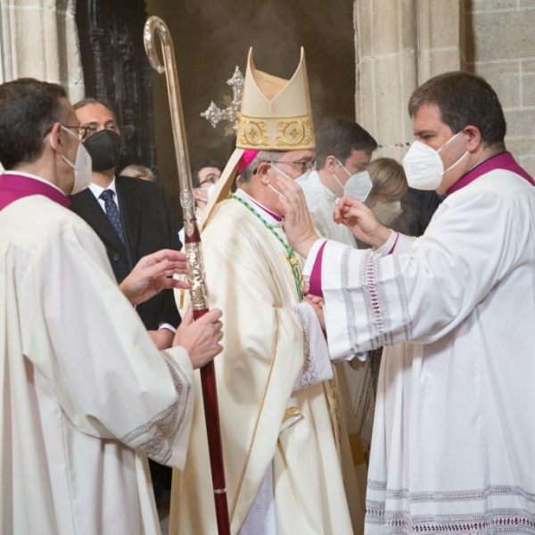 Ordenación y toma de posesión de don Fernando