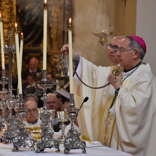 La iglesia de San Andrés reúne al presbiterio zamorano en torno a la Misa Crismal