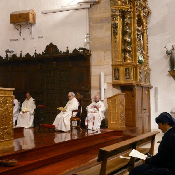 El obispo preside la vigilia de la Inmaculada en la iglesia de San Torcuato