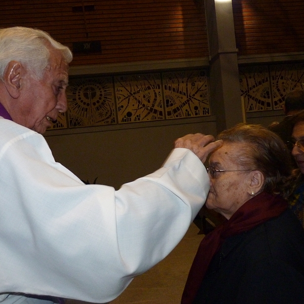 Imposición de la ceniza en Cristo Rey