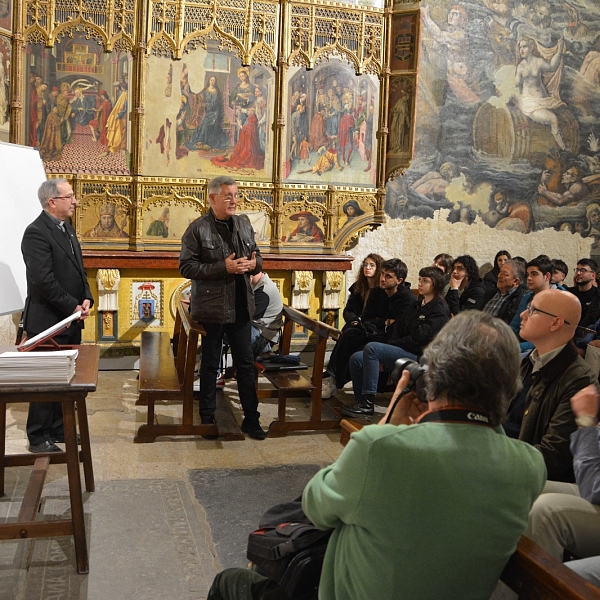 Universitarios de Murcia visitan el archivo diocesano