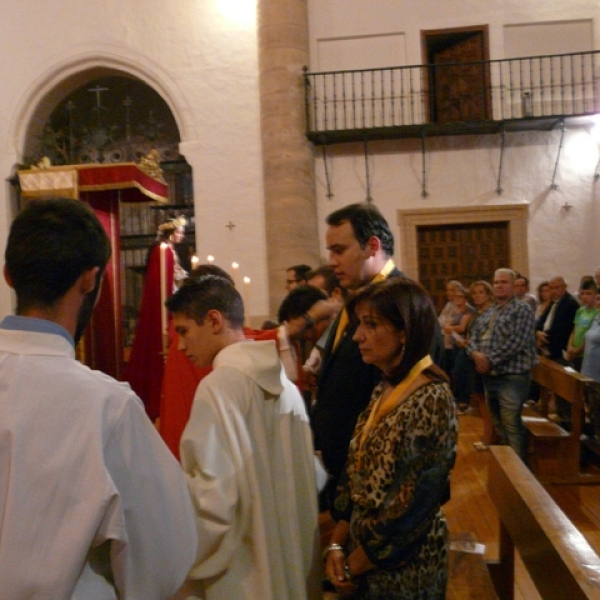 Imposición de medallas a los hermanos de la Asociación Virgen de la Saleta