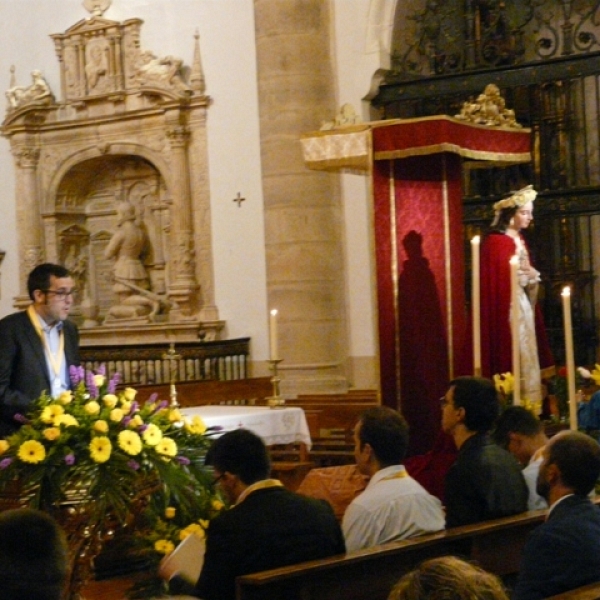 Imposición de medallas a los hermanos de la Asociación Virgen de la Saleta