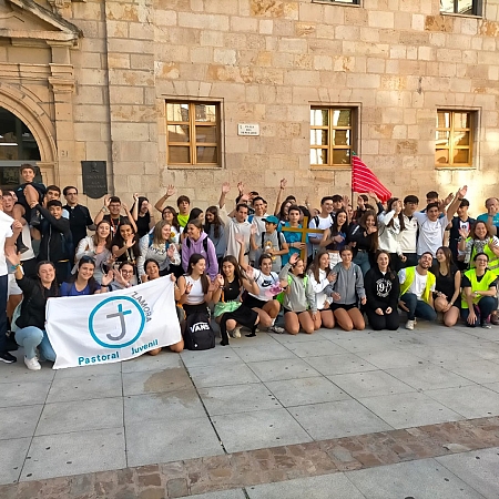 Medio centenar de adolescentes participan en una peregrinación a La Hiniesta