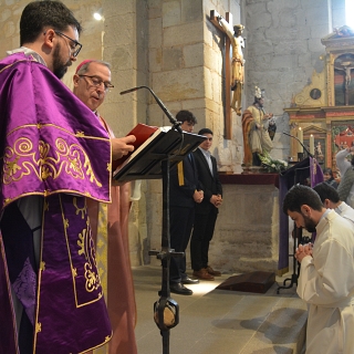 Enrique Alonso y Víctor Jambrina celebran el rito de admisión a las sagradas órdenes