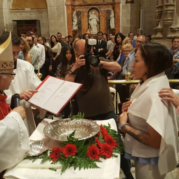 Vigilia de Pentecostés y confirmaciones de adultos