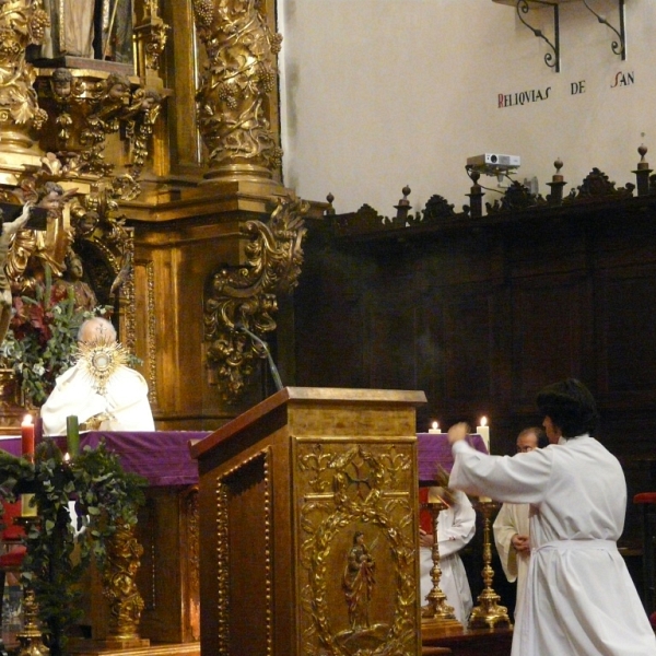 El obispo preside la vigilia de la Inmaculada en la iglesia de San Torcuato