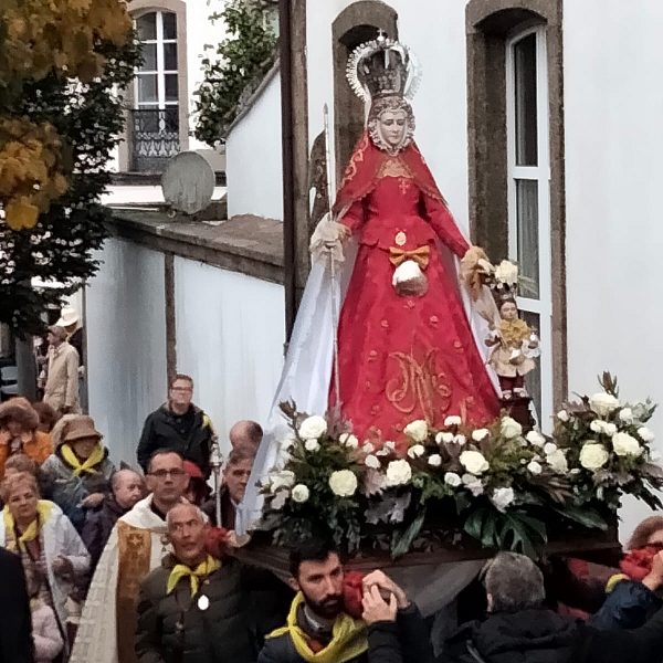 Medio millar de zamoranos en Santiago acompañando a la Virgen de la Concha