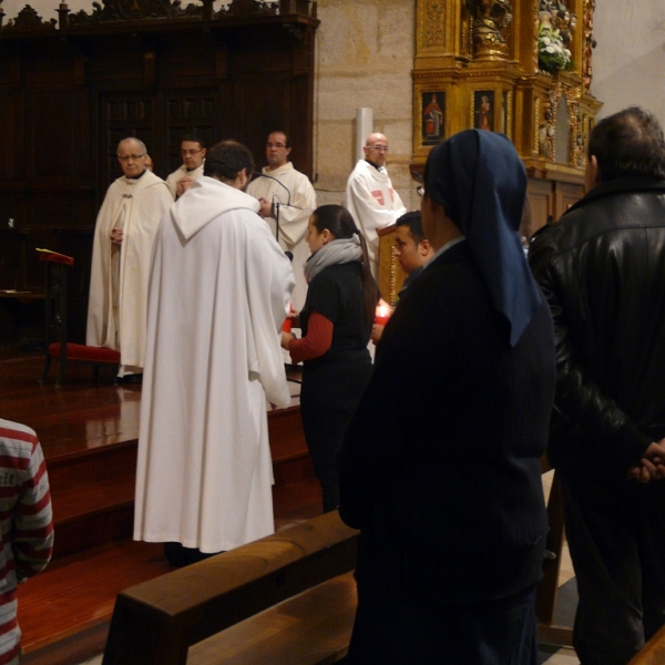 El obispo preside la vigilia de la Inmaculada en la iglesia de San Torcuato