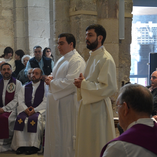 Enrique Alonso y Víctor Jambrina celebran el rito de admisión a las sagradas órdenes