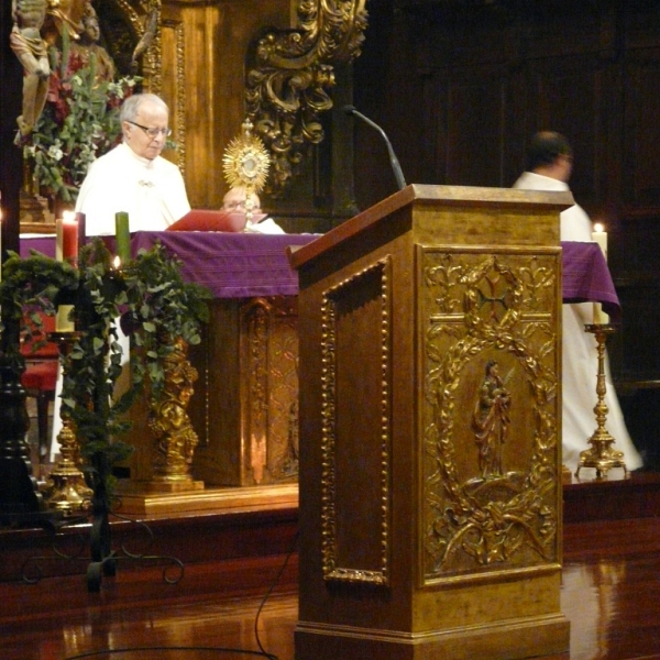 El obispo preside la vigilia de la Inmaculada en la iglesia de San Torcuato