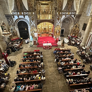Treinta y tres adultos reciben el don del Espíritu en Pentecostés