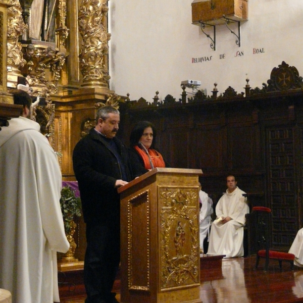 El obispo preside la vigilia de la Inmaculada en la iglesia de San Torcuato