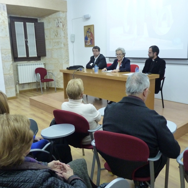 Charla de la presidenta de Manos Unidas