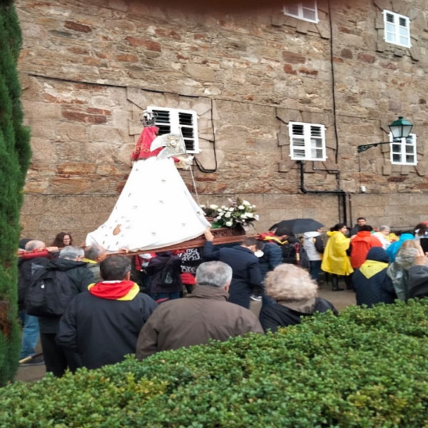 Medio millar de zamoranos en Santiago de Compostela con la Virgen de la Concha