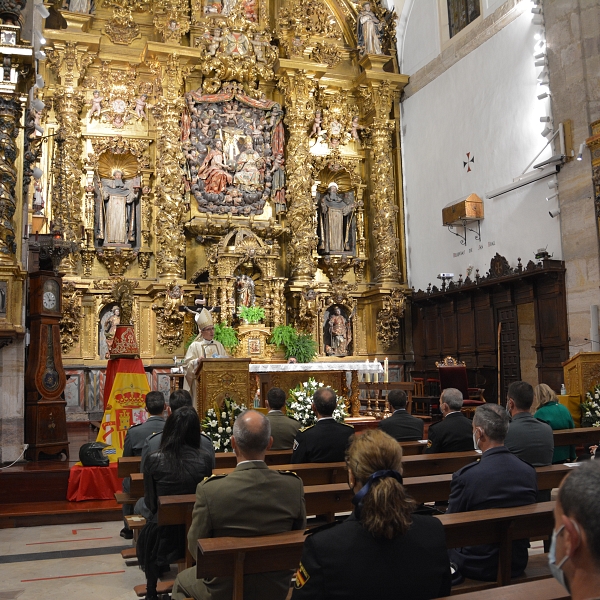 El obispo preside la eucaristía de la Virgen del Pilar, patrona de la Guardia Civil