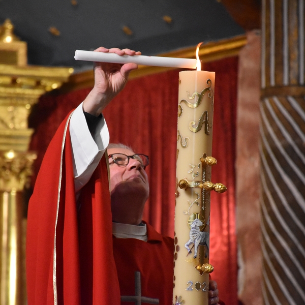 Treinta y tres adultos reciben el don del Espíritu en Pentecostés
