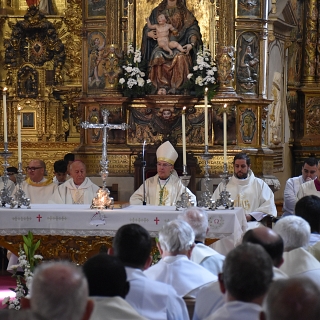 La iglesia de San Andrés reúne al presbiterio zamorano en torno a la Misa Crismal