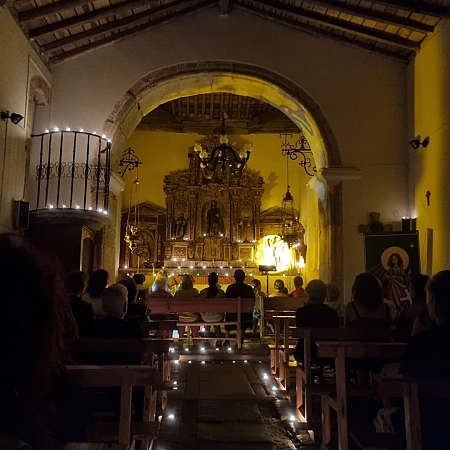 Noche de luz y esperanza frente al desastre de los incendios