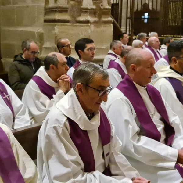 La catedral se llena para despedir a Benedicto XVI