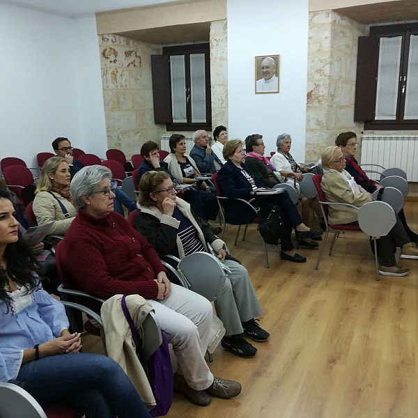 Mesa redonda: jóvenes en misión