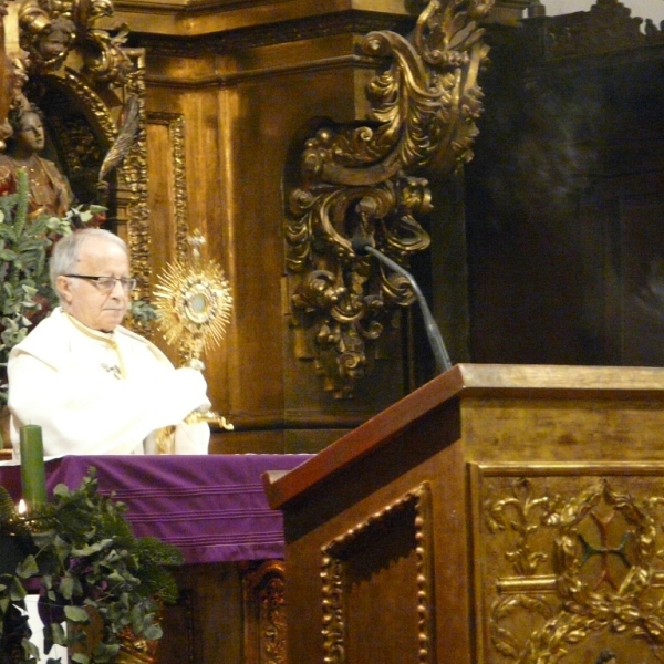 El obispo preside la vigilia de la Inmaculada en la iglesia de San Torcuato