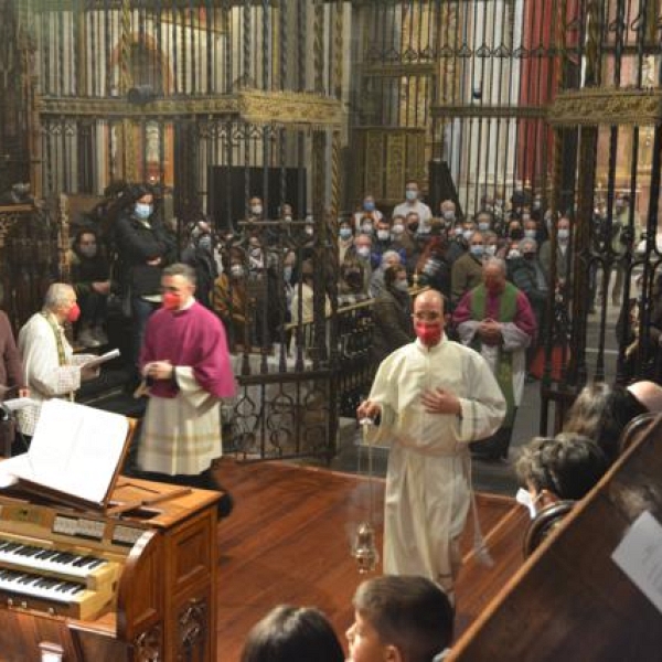 Toma de posesión del nuevo deán y los canónigos