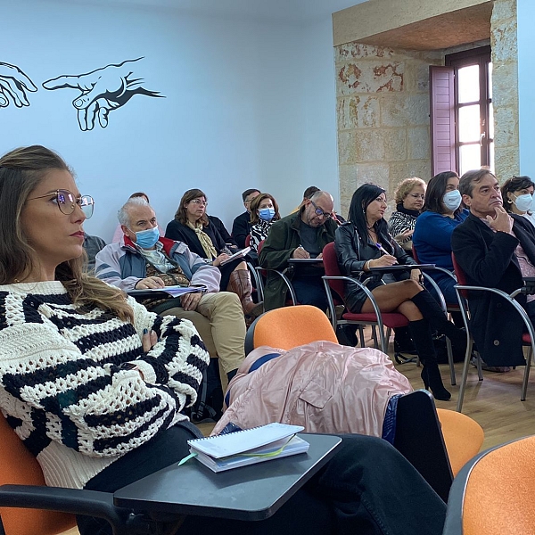 Profesores de religión celebran un día de formación y convivencia con sus compañeros jubilados