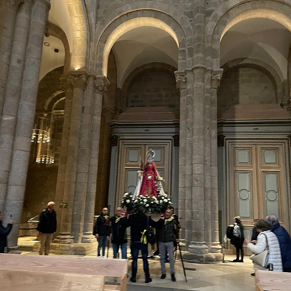 Medio millar de zamoranos en Santiago acompañando a la Virgen de la Concha