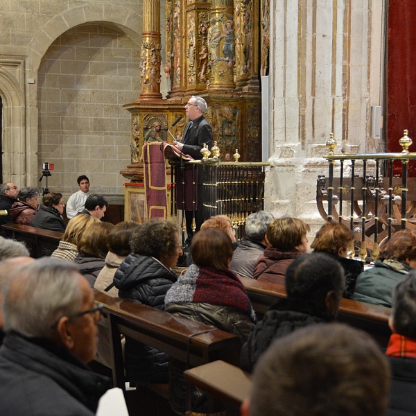 El obispo centra su primera meditación cuaresmal en la espiritualidad de la Pasión