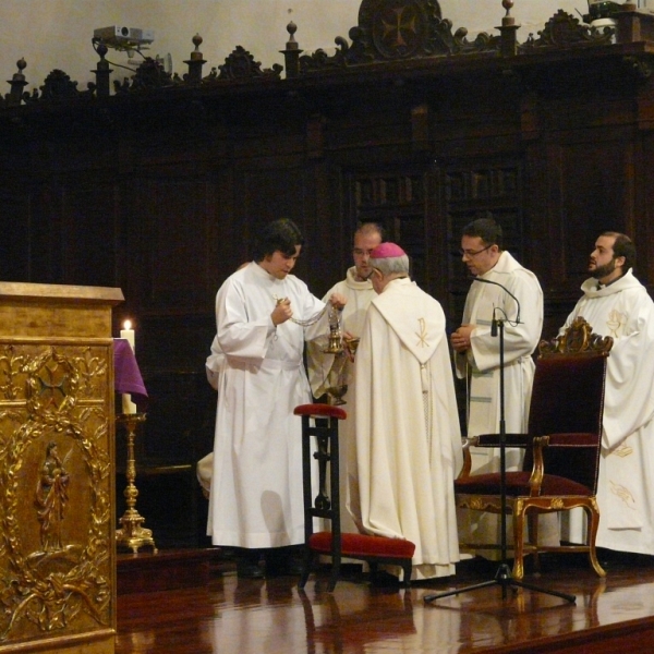 El obispo preside la vigilia de la Inmaculada en la iglesia de San Torcuato