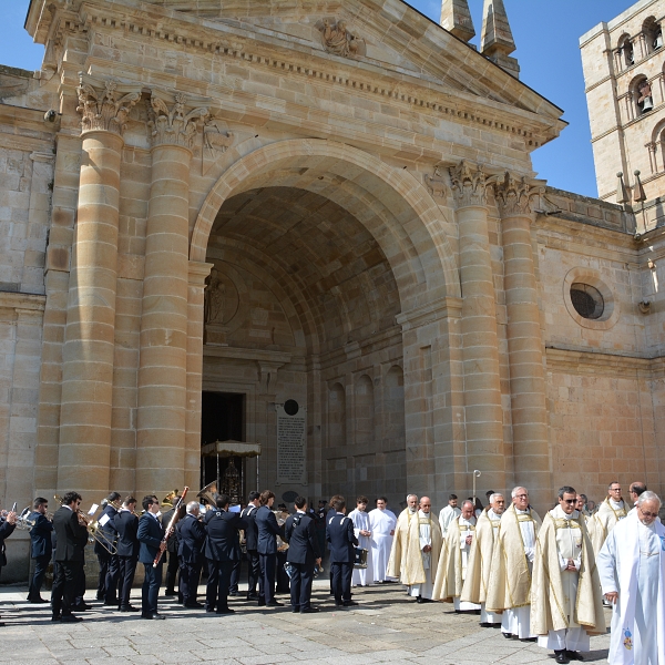 Un Corpus que dejó pequeña la Catedral