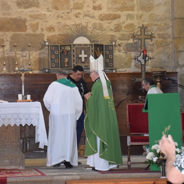 El obispo en Fermoselle tras el incendio