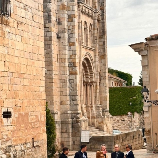 Inaugurado el nuevo paso peatonal que une la Puerta del Obispo y los Jardines de Baltasar Lobo