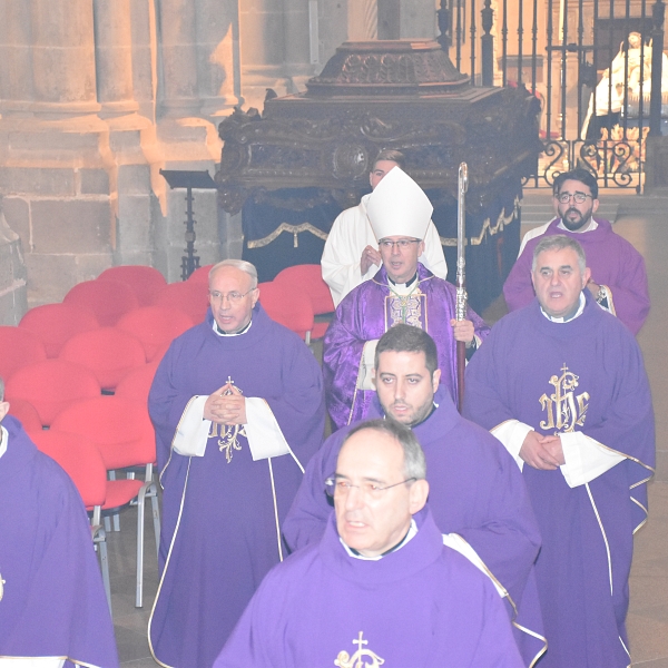 Zamora se despide de Uriarte con la celebración de la misa en la catedral