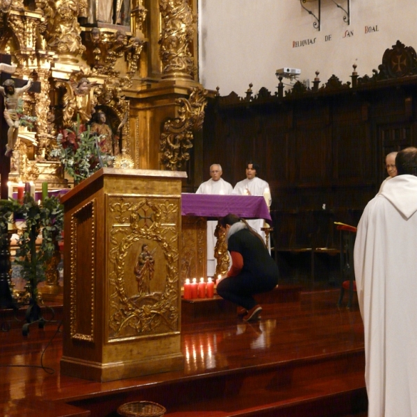 El obispo preside la vigilia de la Inmaculada en la iglesia de San Torcuato