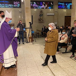 El obispo preside el primer día del triduo del Cristo de la Salud en Benavente