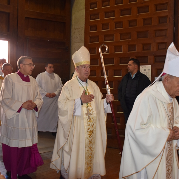 La iglesia de San Andrés reúne al presbiterio zamorano en torno a la Misa Crismal