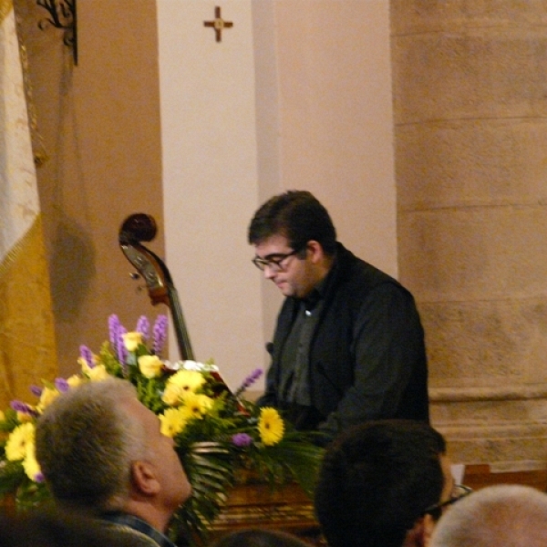 Imposición de medallas a los hermanos de la Asociación Virgen de la Saleta