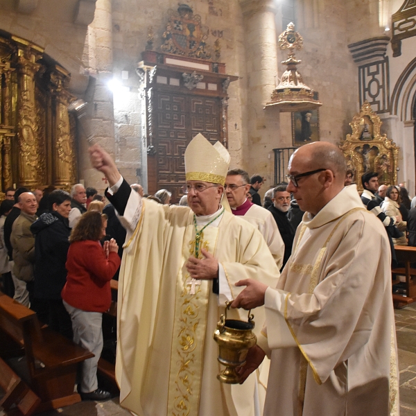 La Iglesia de Zamora culmina el Triduo Pascual con la alegría de la Resurrección